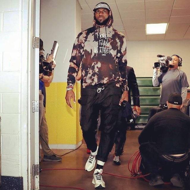 山东队双塔统治篮下（山东双塔称霸内线）