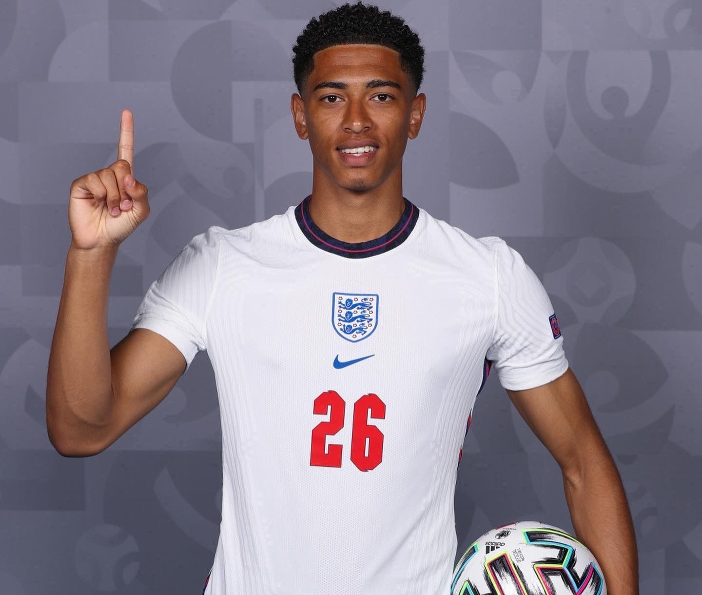 老佛爷：特瓦斯的薪水是英超主席的六倍，现在是时候清算他了（老佛爷：特瓦斯薪资是英超主席的6倍，清算他的时刻到了）