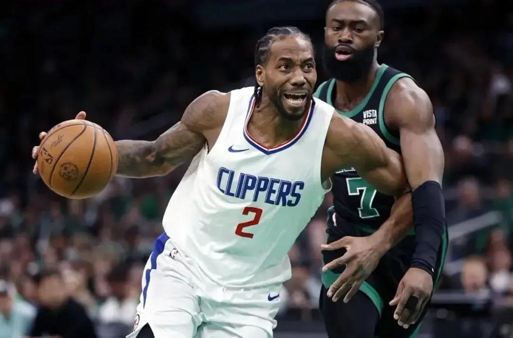 巴特萨基还没来不及走到替补席跟教练击掌普利西奇就完成了进球！（巴特萨基还没来得及在替补席与教练击掌，普利西奇就已破门！）