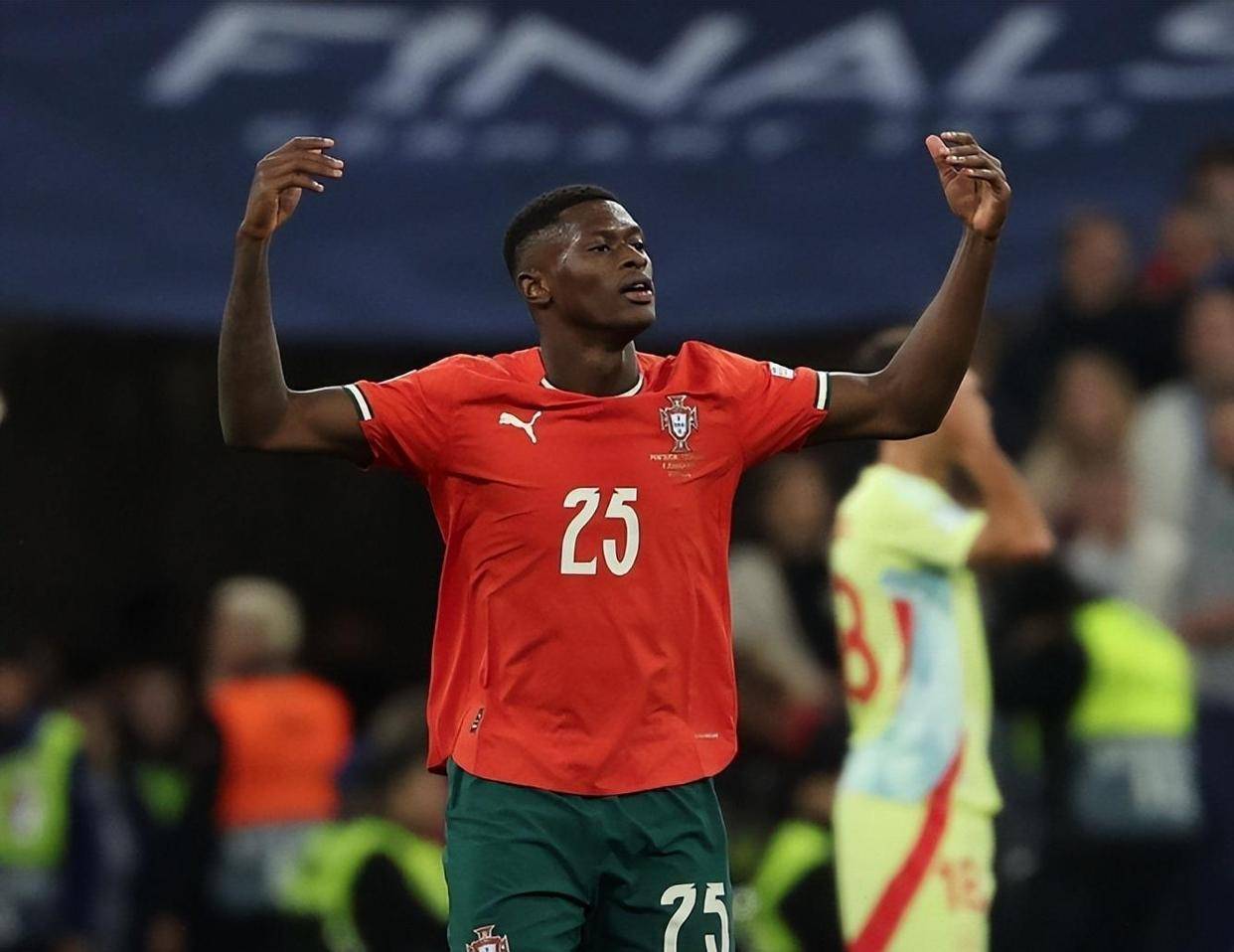 官方：赫伊森、雅克松经纪人巴拉特获2025金童奖最佳经纪人奖（官宣：赫伊森、雅克松经纪人巴拉特当选2025年金童奖最佳经纪人）